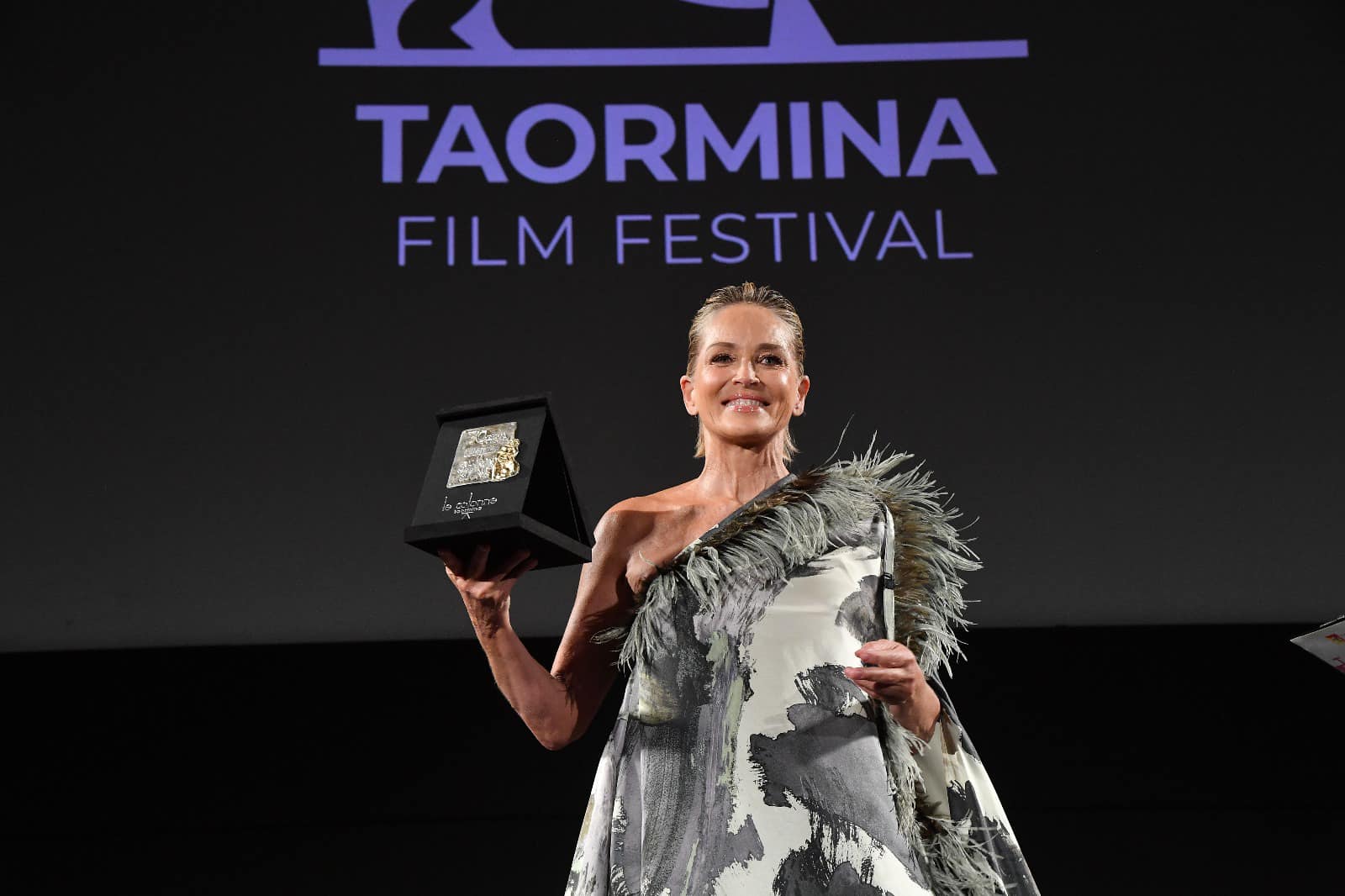 Sharon Stone porta la sua arte a Roma: mostra personale all'Ara Pacis a novembre